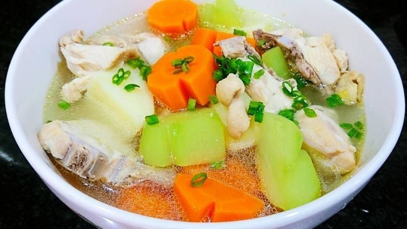 Canh rau củ nấu xương thanh ngọt giải nhiệt cho thực đơn Tết