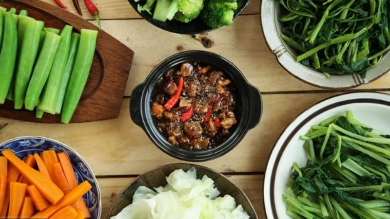 Ân rau và canh trước để kiểm soát cân nặng ngày Tết