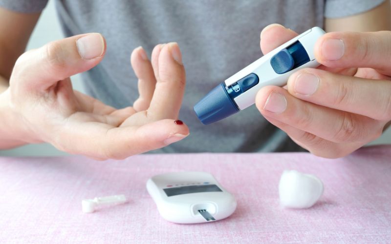 Người bị tiểu đường nên hạn chế ăn bánh gạo có đường