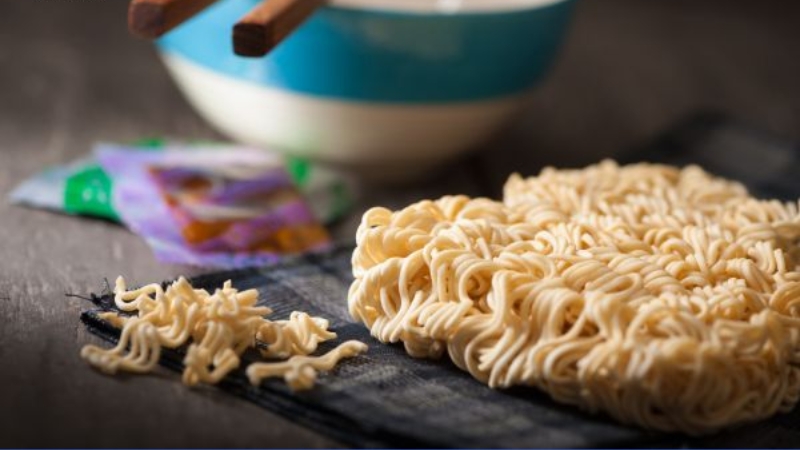 Mì gói là “calo rỗng”