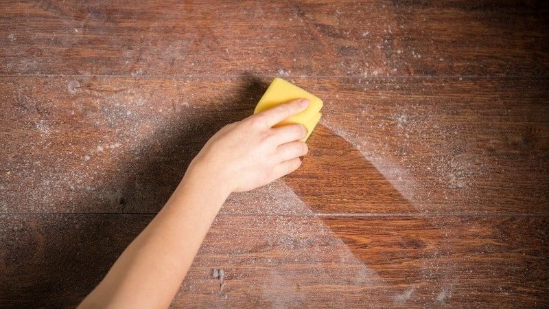 Bụi mịn và mùi tích tụ trong căn hộ kín khiến máy lọc không khí trở nên cần thiết