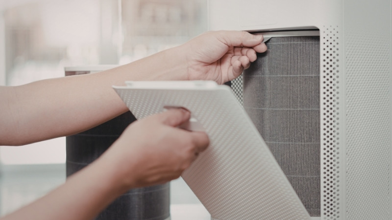 Cần tính chi phí thay HEPA 6–12 tháng và than hoạt tính, chọn hãng dễ mua lõi