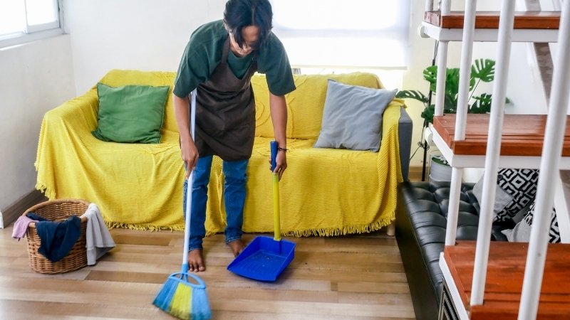 Vì Tết nhà bẩn nhanh, dọn dẹp mệt, robot tiện nhưng giá cao, áp lực chi tiêu cuối năm