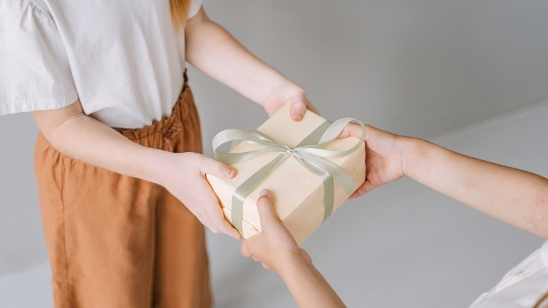 Vì quà Tết tinh tế giúp giữ quan hệ tốt, tránh so sánh và tạo không khí tích cực