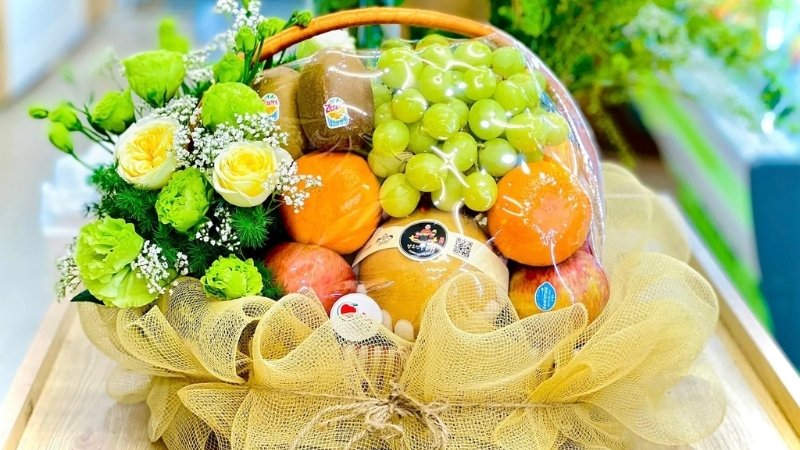 Giỏ quà trái cây tươi bổ dưỡng, dễ chọn, phù hợp nhiều đối tượng dịp Tết