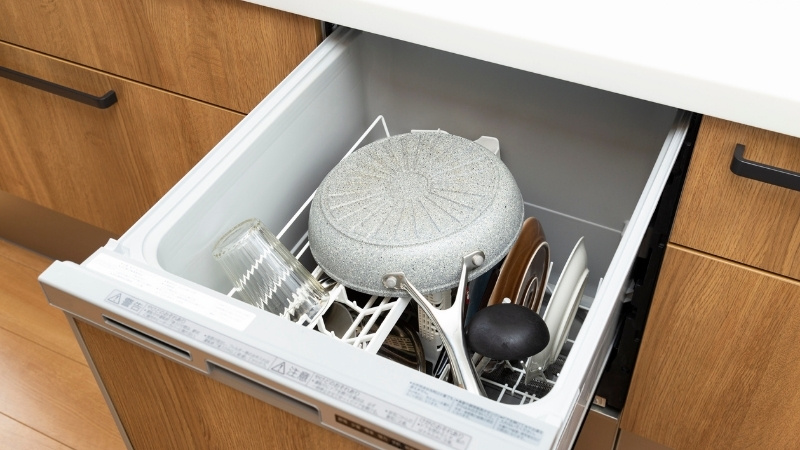 Máy rửa chén giúp giảm dọn dẹp, tiết kiệm thời gian nghỉ ngơi ngày Tết