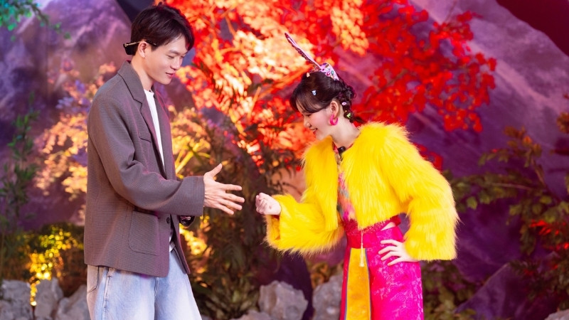 Oẳn tù tì phiên bản Tết giúp phân định người nhận lì xì hoặc thực hiện thử thách vui