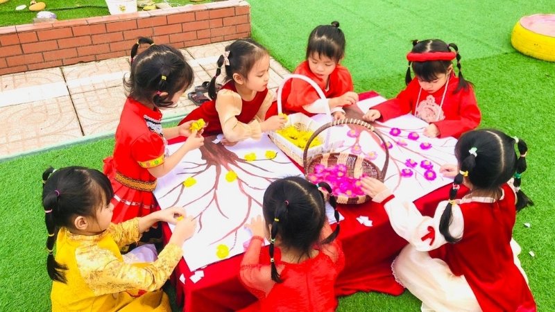 Chọn hoạt động Tết phù hợp độ tuổi, dễ chuẩn bị và giúp bé vừa chơi vừa học