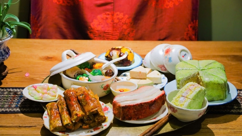 Bánh chưng – giò lụa – thịt đông – dưa hành