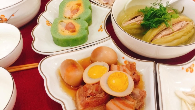 Thịt kho tàu – canh khổ qua – bánh tét