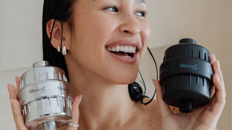 Tóc gọn gàng, móng sạch sẽ giúp diện mạo tươi tắn hơn