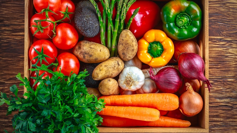 Rau xanh giữ khô ráo giúp rau củ tươi lâu hơn