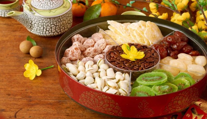 Khay decor Tết để bàn gom phụ kiện gọn gàng và đẹp mắt