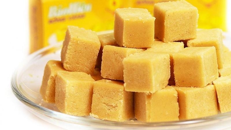 Bánh đậu xanh có thể gây cảm giác nóng trong người nếu ăn nhiều