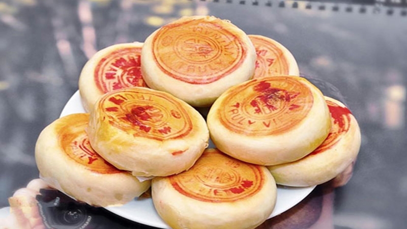 Không nên dùng bánh pía để thay thế bữa ăn sáng