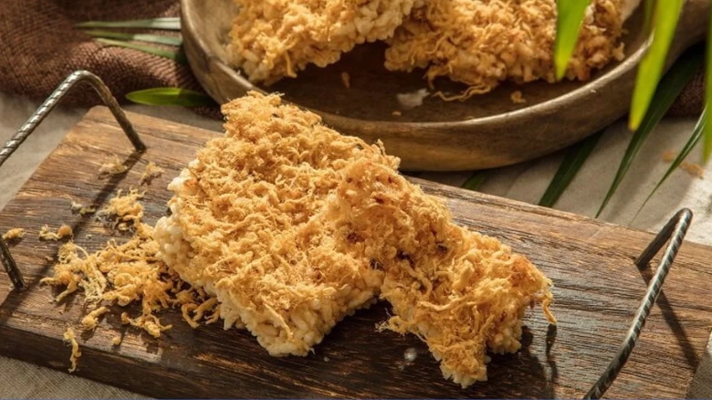 Cơm cháy lại chứa hàm lượng calo cao