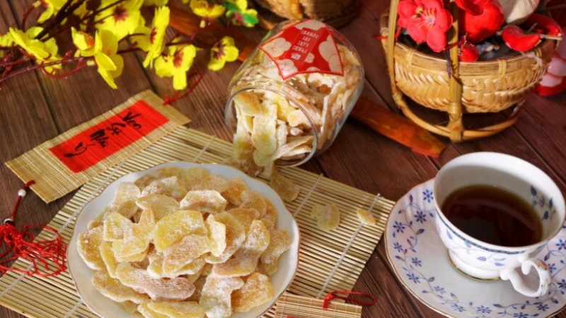 Bàn snack với hoa mini