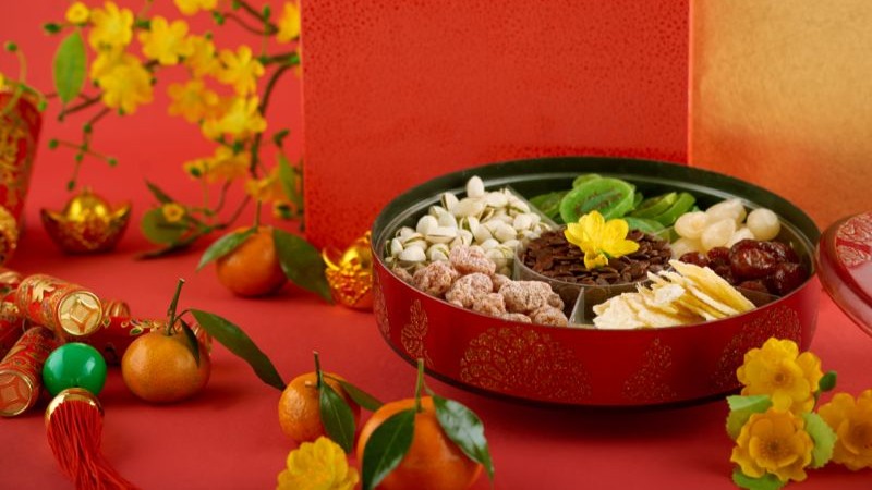 Cách bố cục bàn snack Tết nhỏ sao cho đẹp