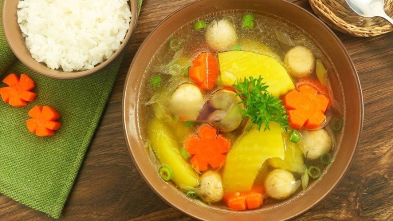 Rau xanh và canh củ quả giúp mâm cỗ Tết Vegan thêm thanh nhẹ và hỗ trợ tiêu hóa