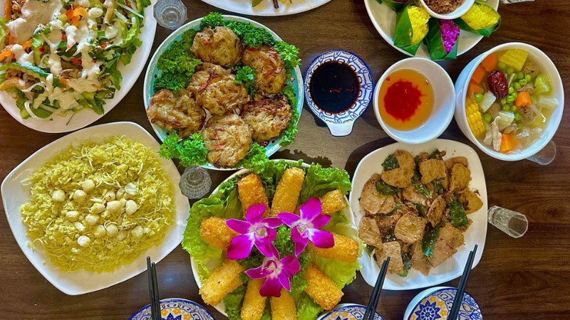 Mâm cỗ Tết Vegan đa dạng, mang lại không khí ấm cúng cho gia đình ngày đầu năm