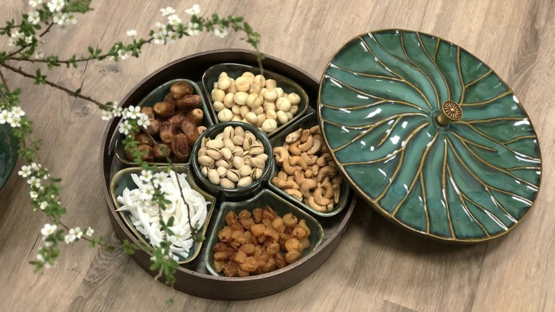 Khay bánh mứt Tết