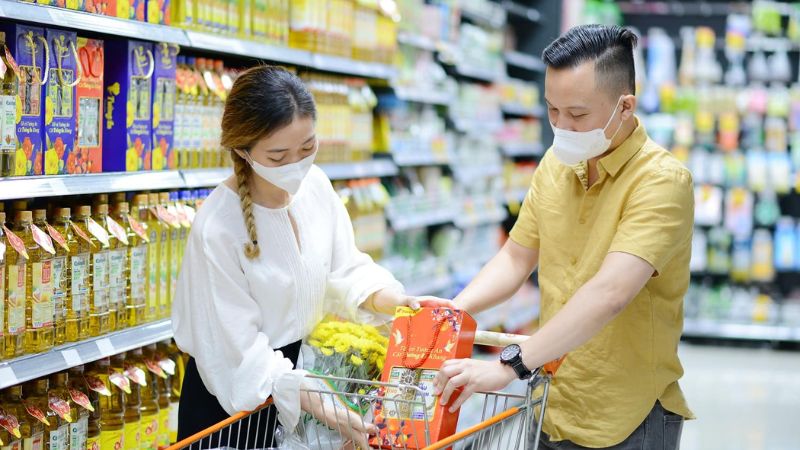 Có nhiếu yếu tố gây phân vân khi mua sắm ngày Tết