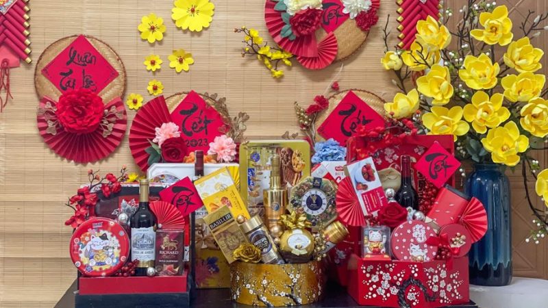 Mẫu combo quà Tết được đóng gói chuyên nghiệp, thẩm mỹ để biếu tặng