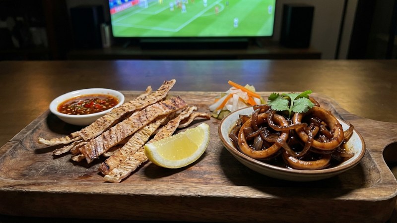 Đĩa khô mực và mực rim me