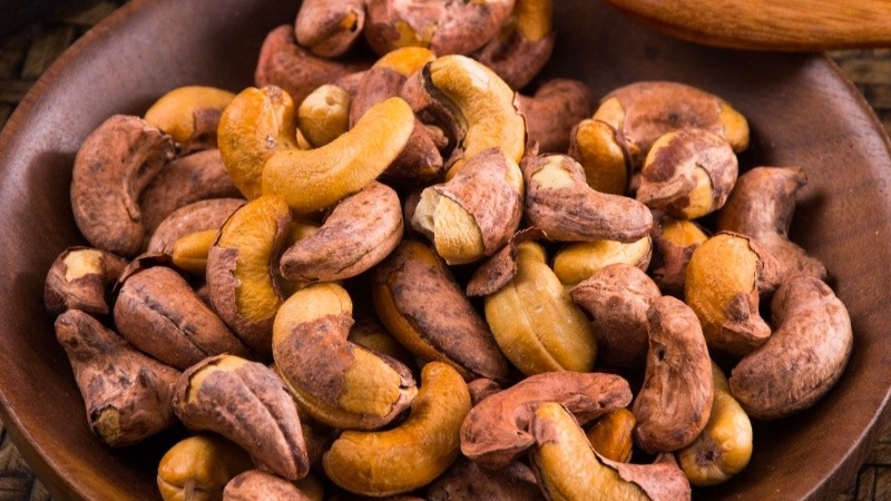 Không nên ăn vỏ lụa hạt điều