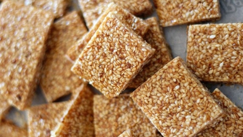 Ăn quá mức dễ gây dư thừa calo, tăng nguy cơ tích mỡ nếu không cân bằng bằng vận động