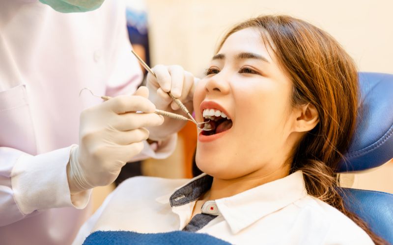 Gây sâu răng và viêm nướu do đường bám lâu