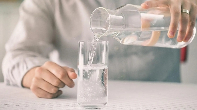 Uống đủ 2 lít nước/ngày