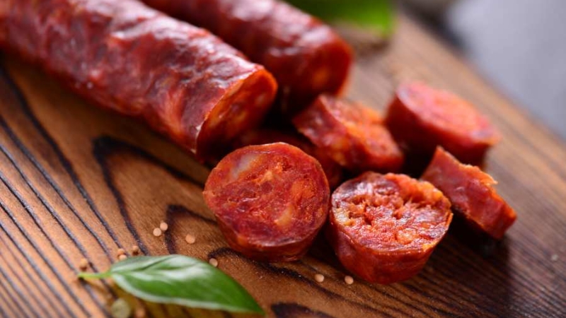 Sau khi ăn lạp xưởng, nhiều người cảm thấy cân nặng tăng nhẹ