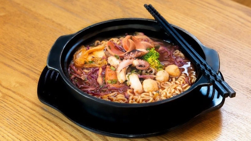 Việc ăn mì cay có béo không phụ thuộc vào tổng lượng calo bạn nạp vào