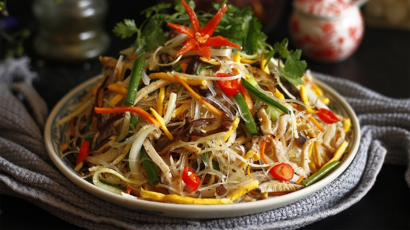 Miến xào rau củ có 352 calo