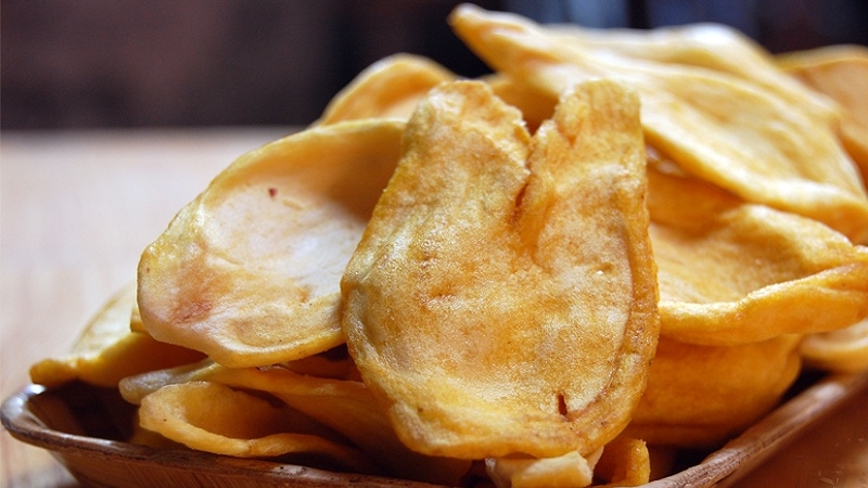 Mỗi lần chỉ nên ăn khoảng 30g - 50g mít sấy