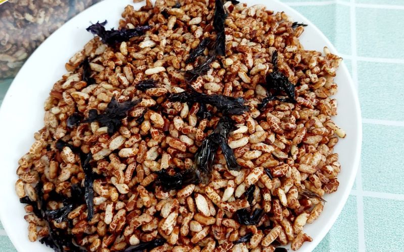 Ăn cùng cơm gạo lứt