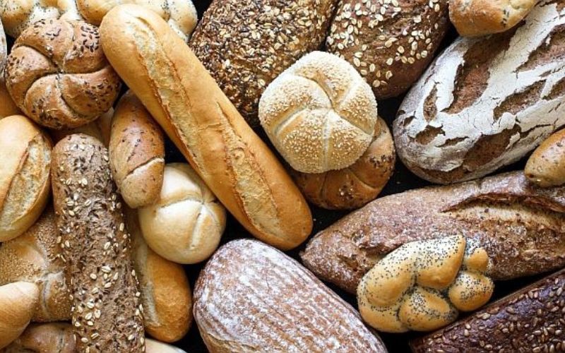 So sánh bánh mì nguyên cám với bánh mì trắng