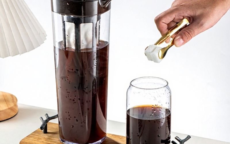 Bạn nên chuẩn bị bình thủy tinh lớn có nắp đậy kín để tránh ám mùi