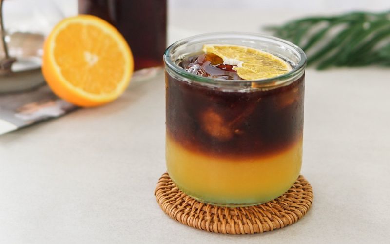 Cold Brew cam sả có vị chua thanh, mát lạnh