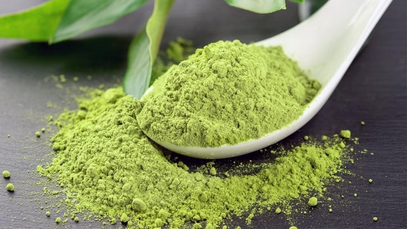 Matcha là một loại bột trà xanh siêu mịn, được sản xuất từ lá của cây trà Tencha