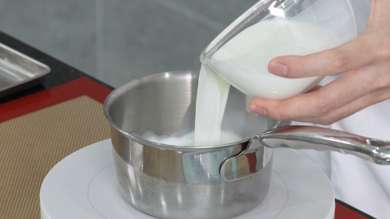 Đun hỗn hợp kem sữa