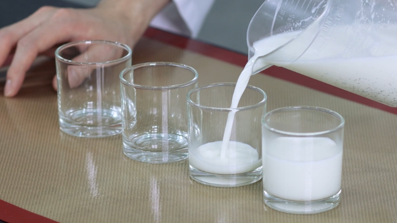 Đổ khuôn Panna Cotta