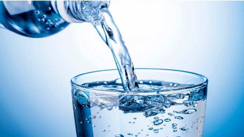 Sparkling water, hay còn được gọi là nước khoáng có ga