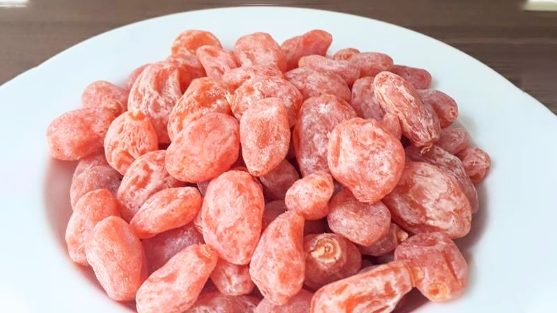 Không nên chọn thực phẩm xí muội có màu sắc quá sặc sỡ