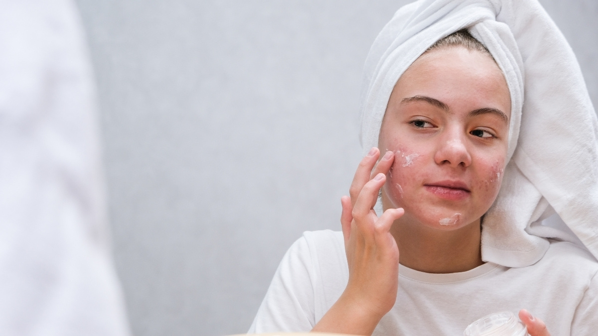 Da được cấp đủ nước, tuyến bã nhờn sẽ giảm hoạt động tiết dầu thừa