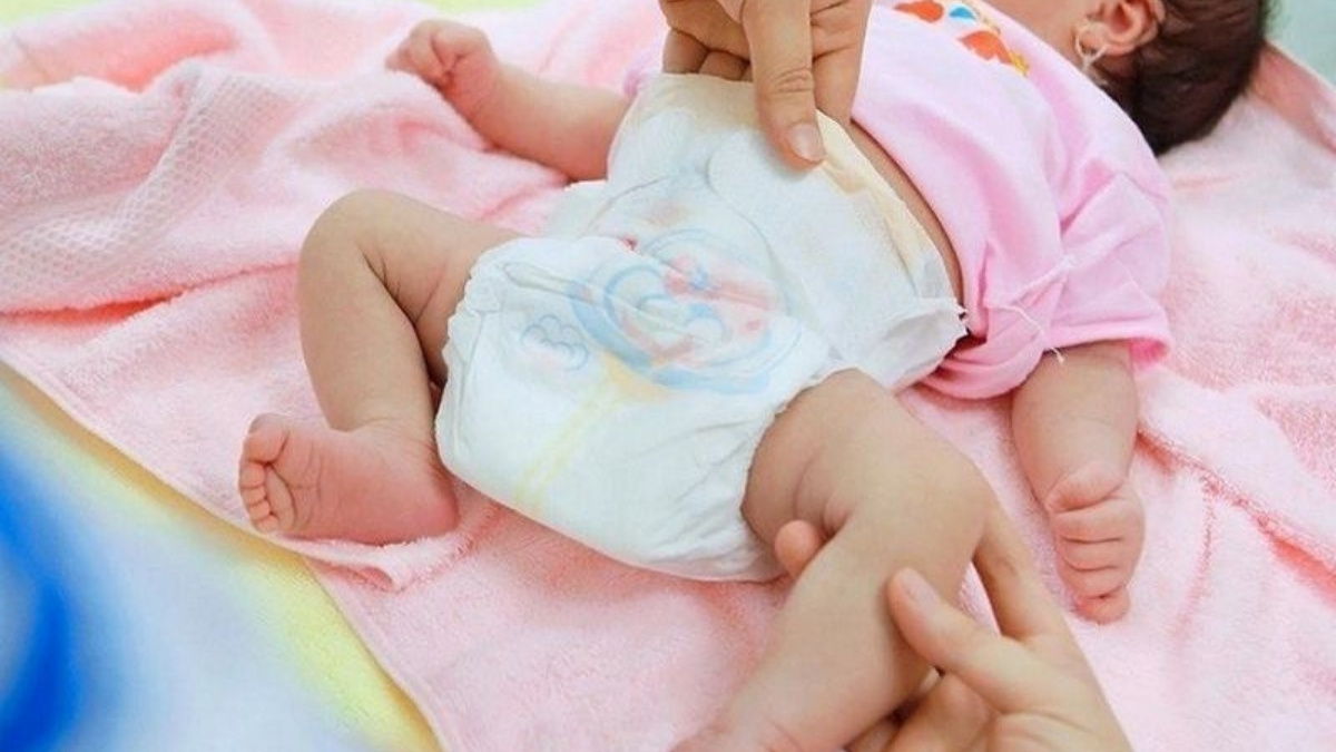 Kiểm tra độ ôm của tã khi muốn tăng size