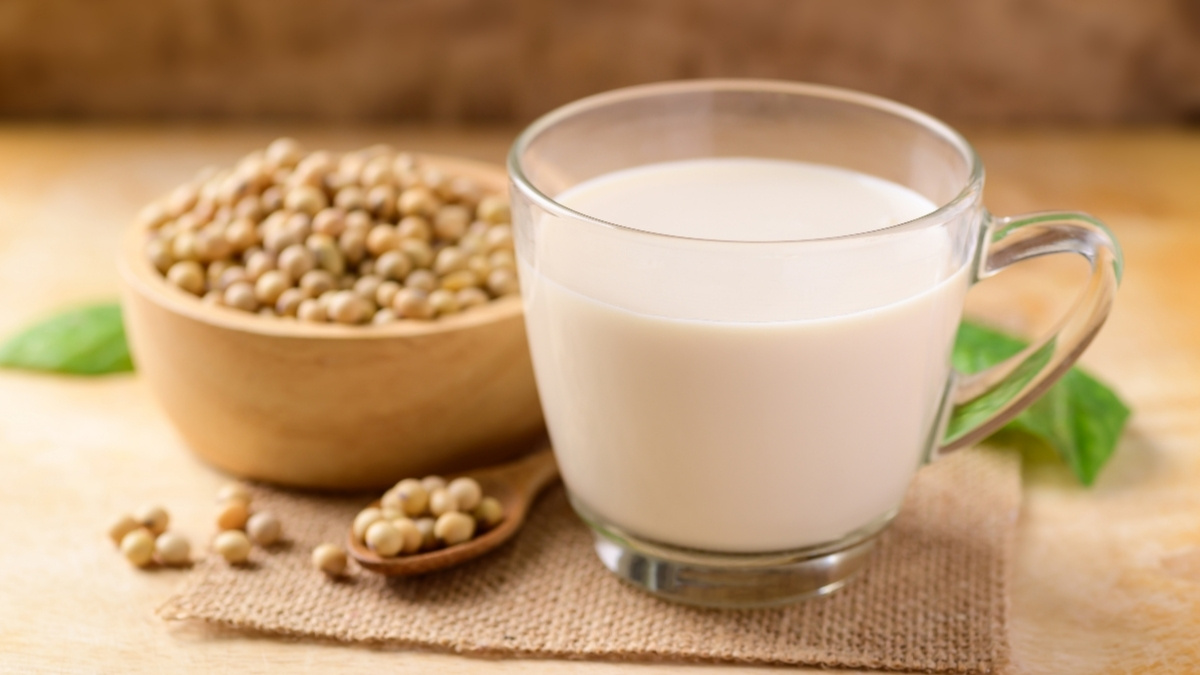 Mẹ bầu tránh uống sữa đậu nàng khi dạ dày trống rỗng