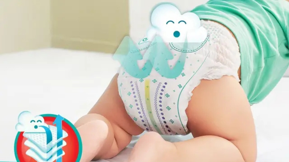 Phụ huynh nên thay tã cho bé từ 3 - 4 tiếng một lần
