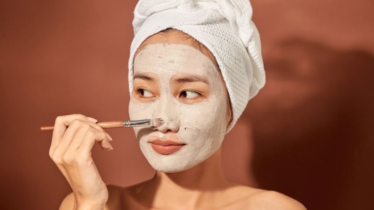 Không nên đắp mặt nạ quá dày vì sẽ mất nhiều thời gian để khô